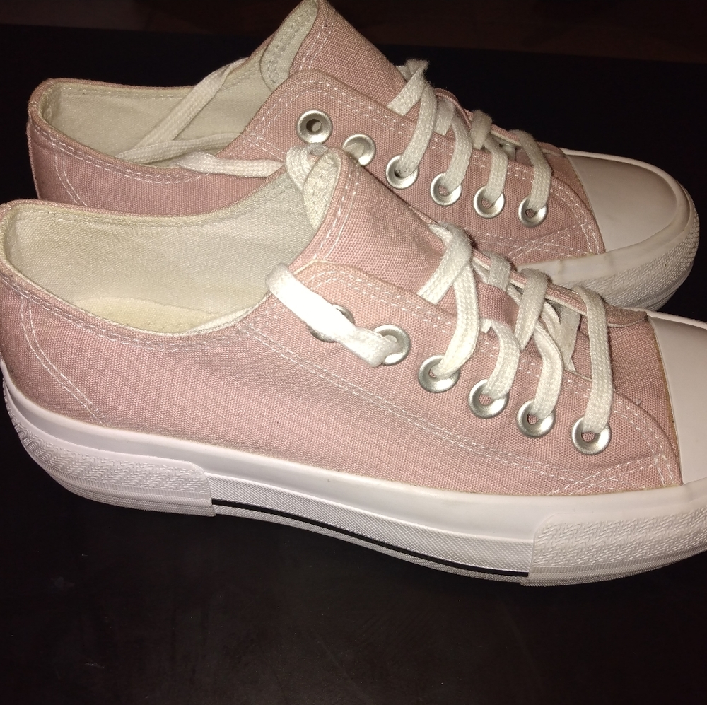 Women's pink shoes